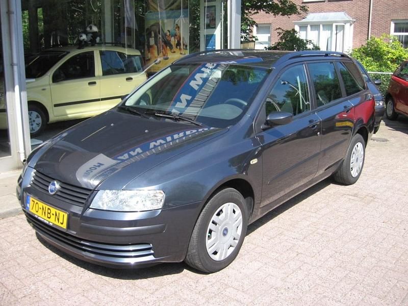 Grijs (metallic) Gebruikt 2003 Fiat Stilo Dynamic Stationwagen | € 4.750 - Afbeelding 1/4