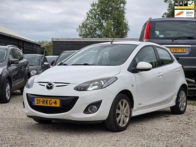 Wit Gebruikt 2011 Mazda 2 Hatchback | € 6.949 (Eerlijke prijs) - Afbeelding 1/4