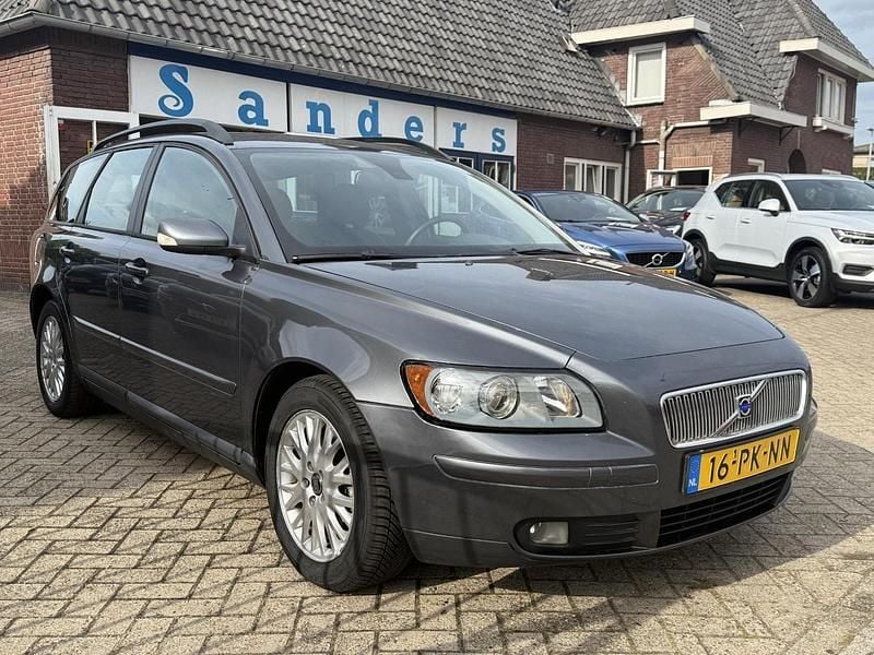 Grijs Gebruikt 2004 Volvo V50 Momentum Stationwagen | € 3.450 (Iets duurder) - Afbeelding 1/4