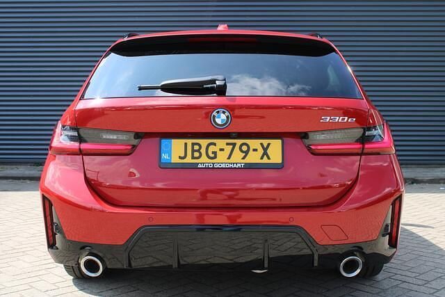Occasion BMW 330 M Sport 109 PK (80 kW) 2024 Rood Stationwagen