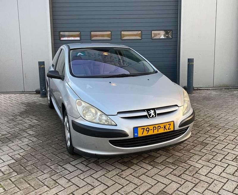 Grijs Gebruikt 2004 Peugeot 307 Hatchback | € 600 (Goede deal) - Afbeelding 1/4