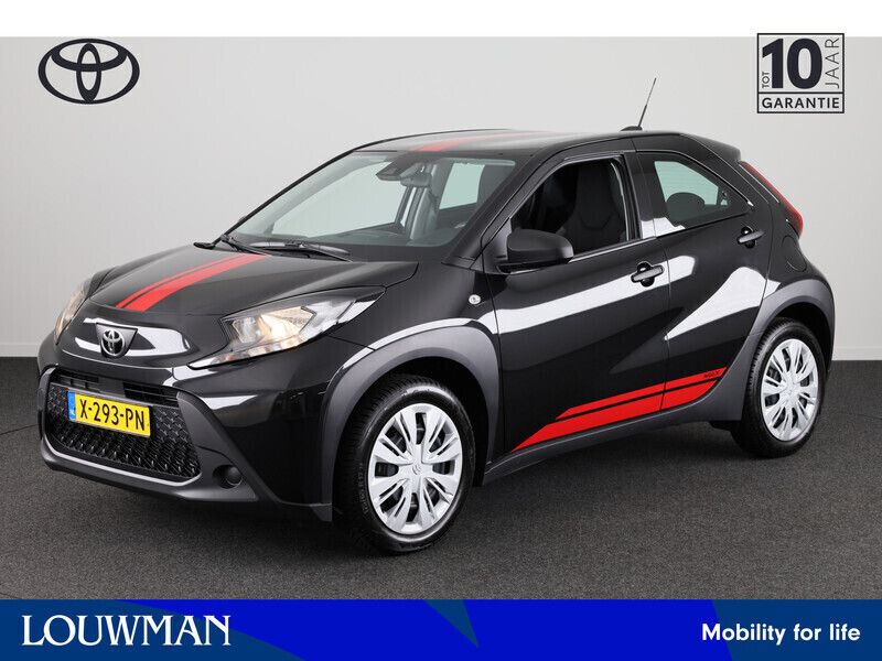Zwart Gebruikt 2024 Toyota Aygo Hatchback | € 18.445 (Eerlijke prijs) - Afbeelding 1/4