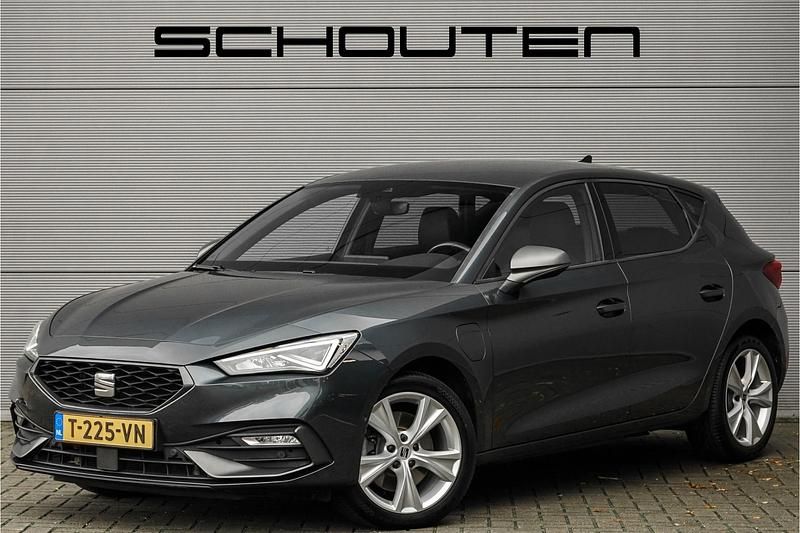 Grijs Gebruikt 2020 Seat Leon FR Hatchback | € 20.000 (Goede deal) - Afbeelding 1/3