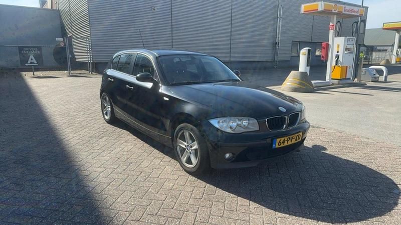 Zwart Occasion 2005 BMW 116 Hatchback | € 1.950 (Goede deal) - Afbeelding 1/4
