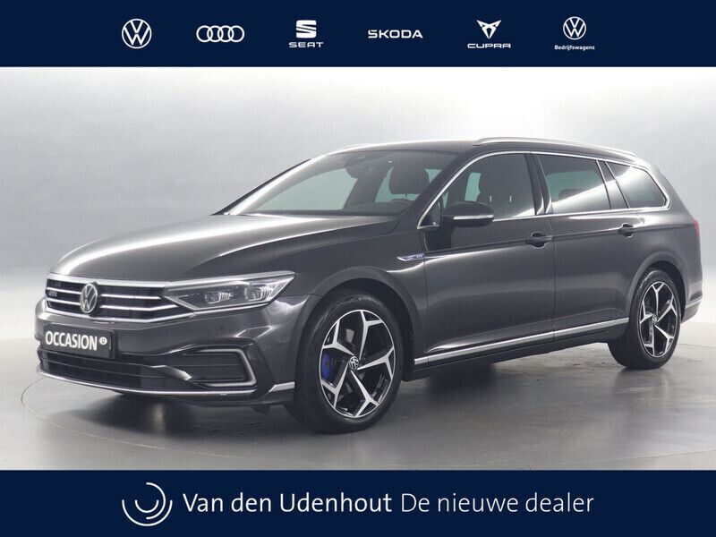 Grijs Gebruikt 2023 VW Passat Business Stationwagen | € 35.990 (Eerlijke prijs) - Afbeelding 1/4