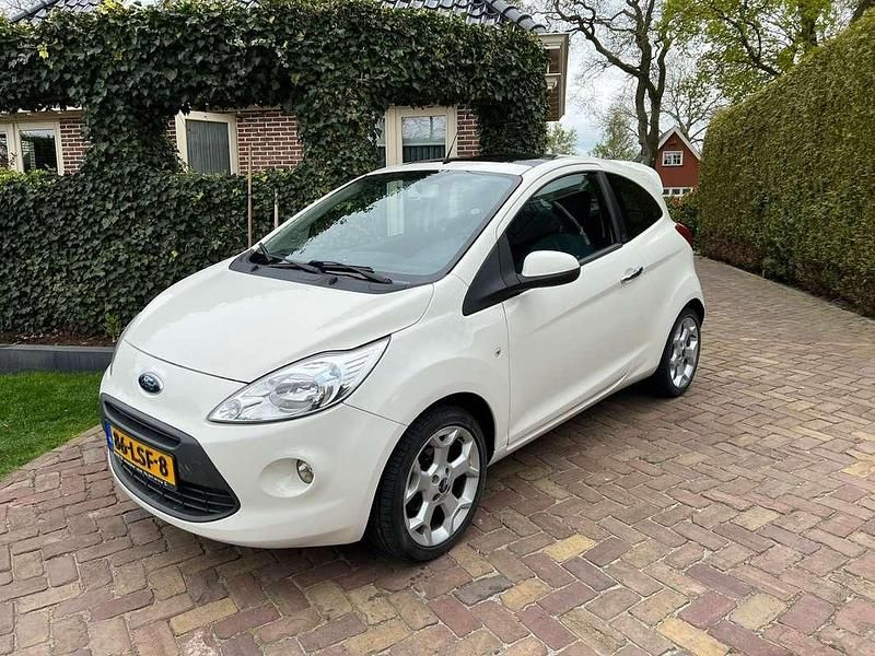 Wit Gebruikt 2010 Ford Ka Titanium X Hatchback | € 3.500 (Eerlijke prijs) - Afbeelding 1/4