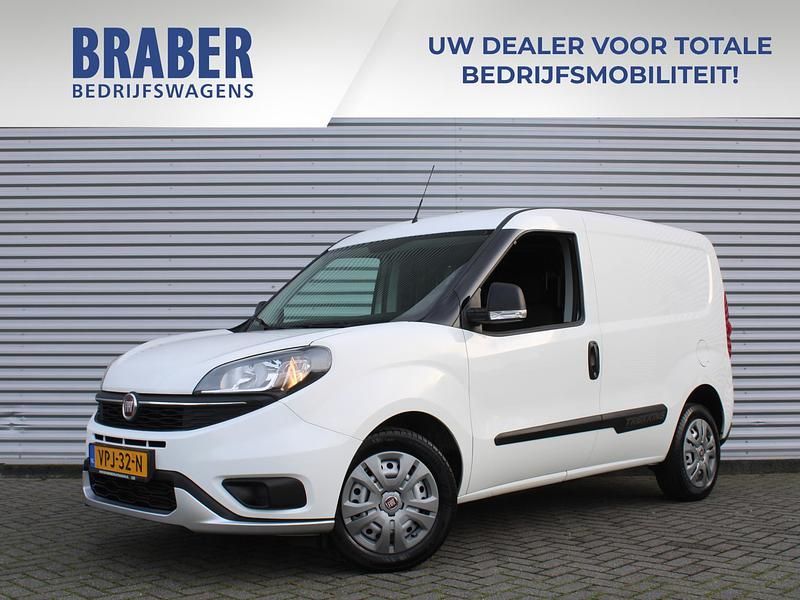 Wit Gebruikt 2022 Fiat Doblò Trekking MPV | € 10.992 (Eerlijke prijs) - Afbeelding 1/4