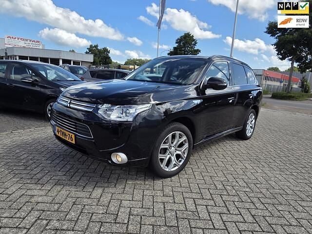 Zwart Gebruikt 2014 Mitsubishi Outlander Instyle SUV | € 11.250 (Eerlijke prijs) - Afbeelding 1/4