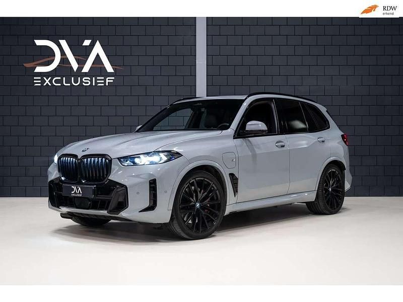 Grijs (metallic) Occasion 2024 BMW X5 SUV | € 92.450 (Iets duurder) - Afbeelding 1/4