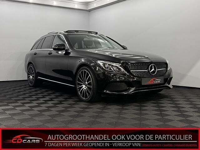 Zwart, metallic lak Gebruikt 2018 Mercedes C180 Sport Edition Stationwagen | € 21.950 (Eerlijke prijs) - Afbeelding 1/4