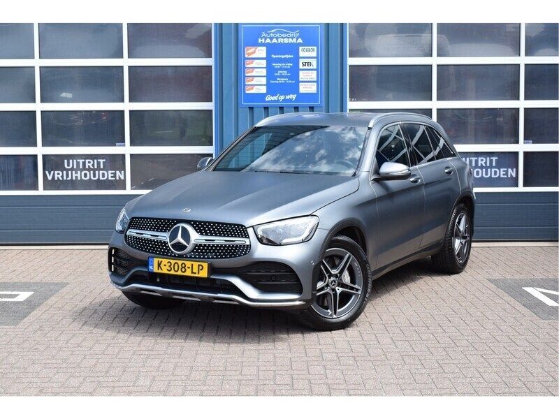 Grijs Gebruikt 2021 Mercedes GLC200 Premium SUV | € 43.350 (Eerlijke prijs) - Afbeelding 1/4