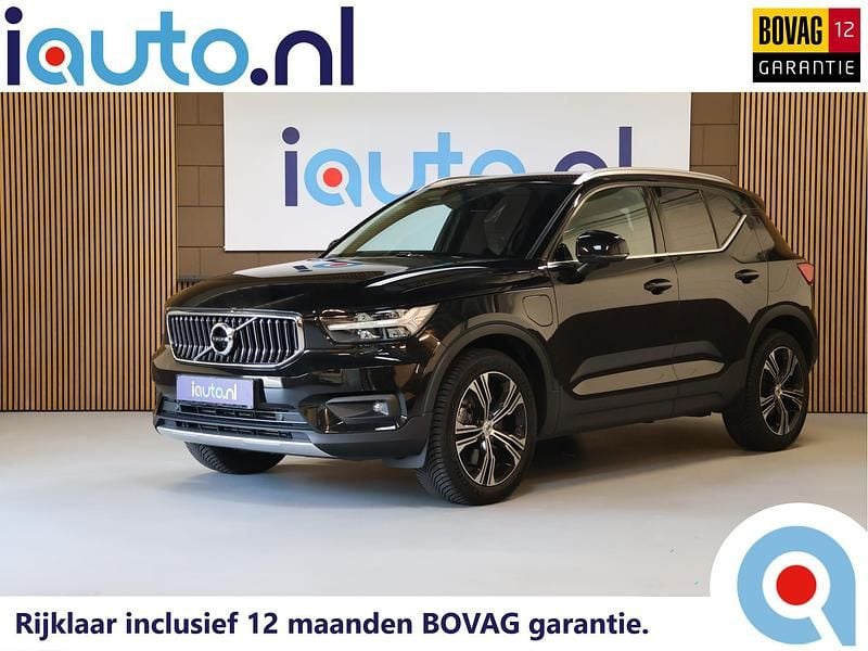 Zwart Gebruikt 2022 Volvo XC40 Inscription SUV | € 32.945 (Goede deal) - Afbeelding 1/4