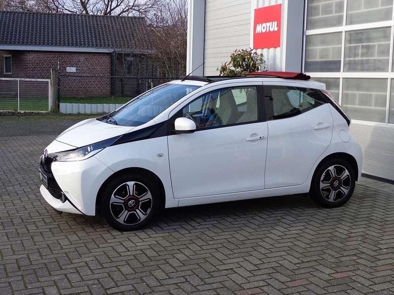 Occasion Toyota Aygo X-wave 69 PK (50 kW) 2018 Wit Hatchback