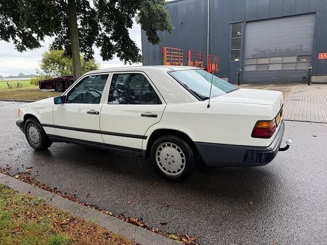 Occasion Mercedes E230 136 PK (100 kW) 1985 Wit Sedan