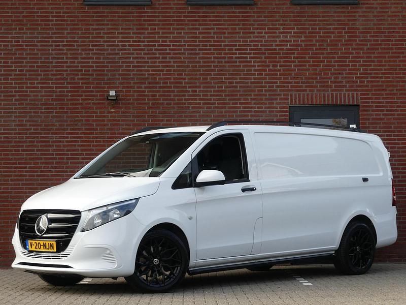 Wit Gebruikt 2024 Mercedes Vito Sedan | € 37.950 (Goede deal) - Afbeelding 1/4
