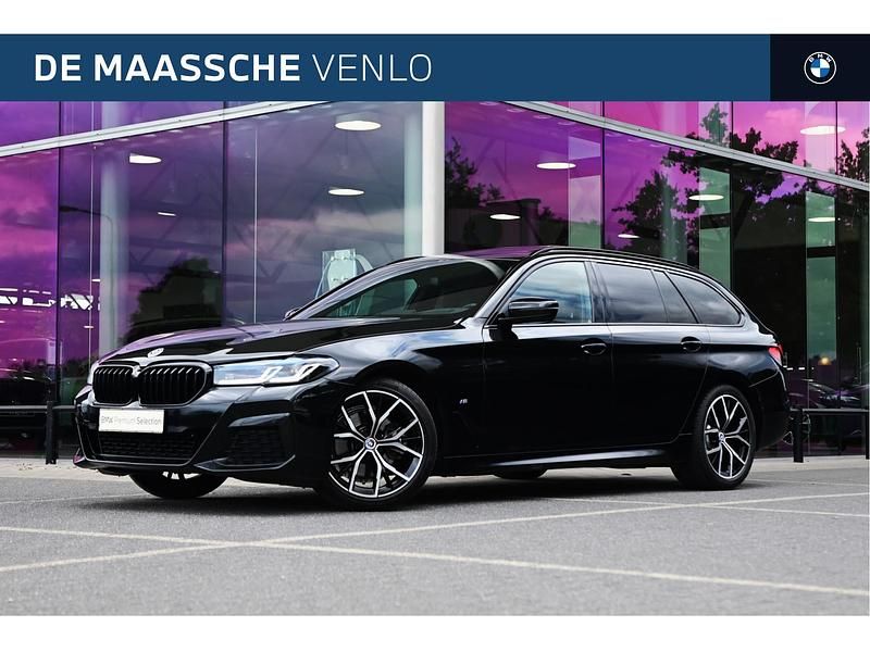 Zwart Gebruikt 2022 BMW 520 Executive Stationwagen | € 44.750 (Duur) - Afbeelding 1/4