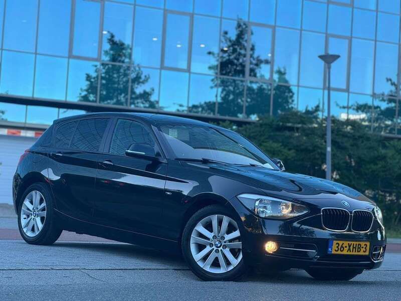 Zwart Gebruikt 2012 BMW 118 Hatchback | € 5.750 (Eerlijke prijs) - Afbeelding 1/4