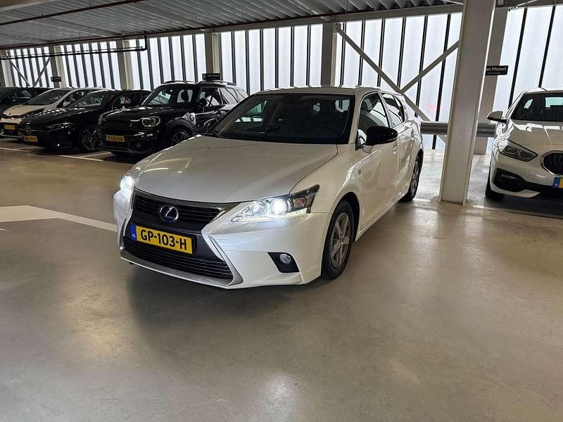 Wit Gebruikt 2015 Lexus CT200h Hatchback | € 15.500 (Eerlijke prijs) - Afbeelding 1/4