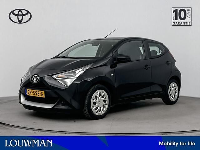 Zwart Gebruikt 2019 Toyota Aygo X-play Hatchback | € 11.650 (Eerlijke prijs) - Afbeelding 1/4