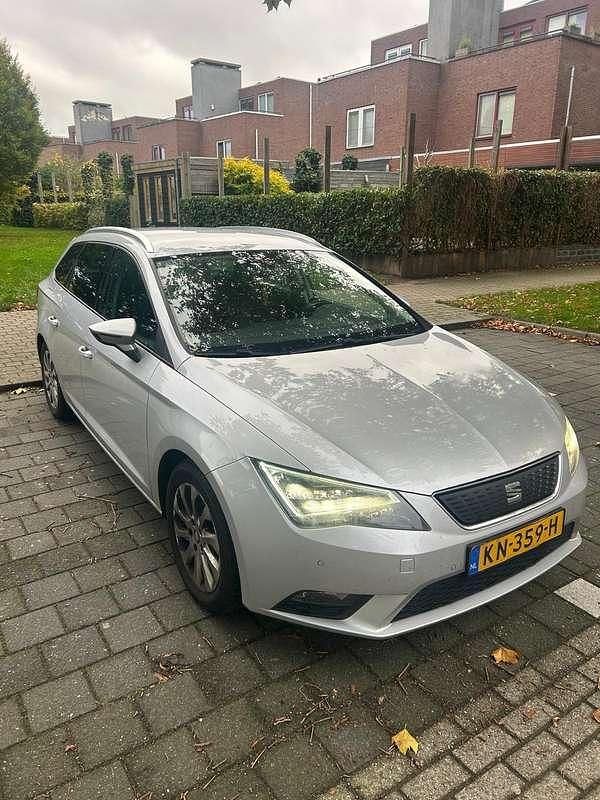 Grijs Gebruikt 2016 Seat Leon Style Stationwagen | € 8.500 (Eerlijke prijs) - Afbeelding 1/4