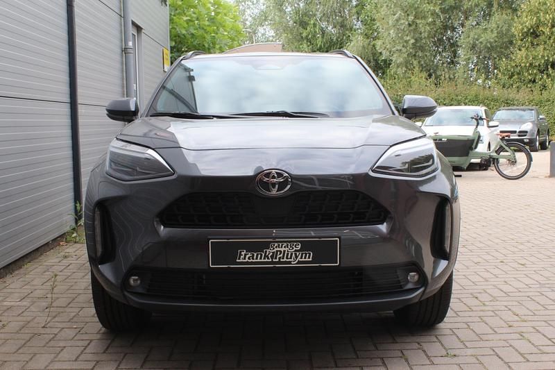 Nieuw Toyota Yaris Cross 92 PK (67 kW) 2025 Grijs SUV