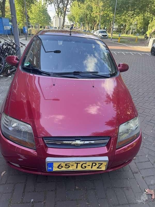 Rood Gebruikt 2006 Chevrolet Kalos Hatchback | € 1.600 (Eerlijke prijs) - Afbeelding 1/4