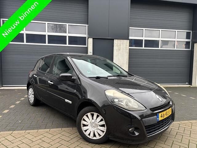Zwart (metallic) Gebruikt 2011 Renault Clio II Hatchback | € 2.599 (Eerlijke prijs) - Afbeelding 1/4