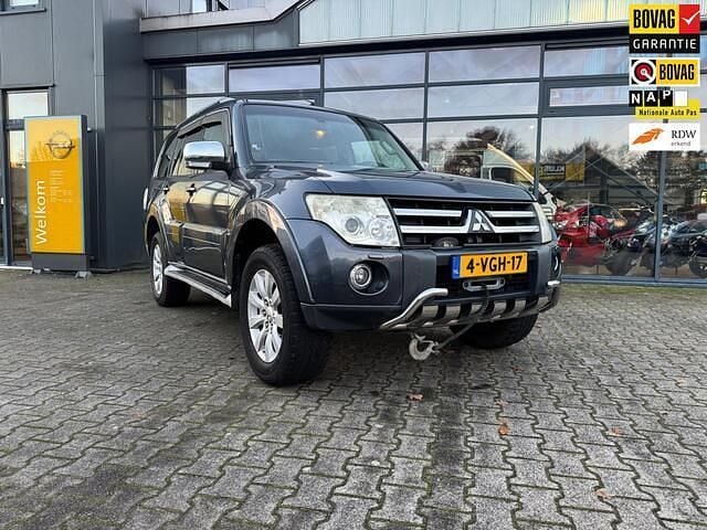 Grijs (metallic) Gebruikt 2010 Mitsubishi Pajero Instyle SUV | € 15.950 - Afbeelding 1/4