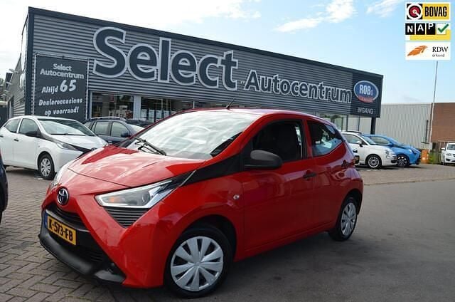 Rood Gebruikt 2020 Toyota Aygo Hatchback | € 9.240 (Eerlijke prijs) - Afbeelding 1/3