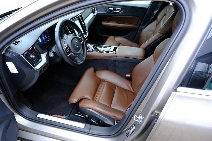 Occasion Volvo V60 R-Design 304 PK (223 kW) 2020 Grijs Stationwagen