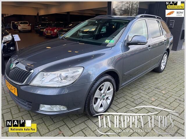 Grijs, metallic lak Gebruikt 2011 Skoda Octavia Business Line Stationwagen | € 2.450 (Eerlijke prijs) - Afbeelding 1/4