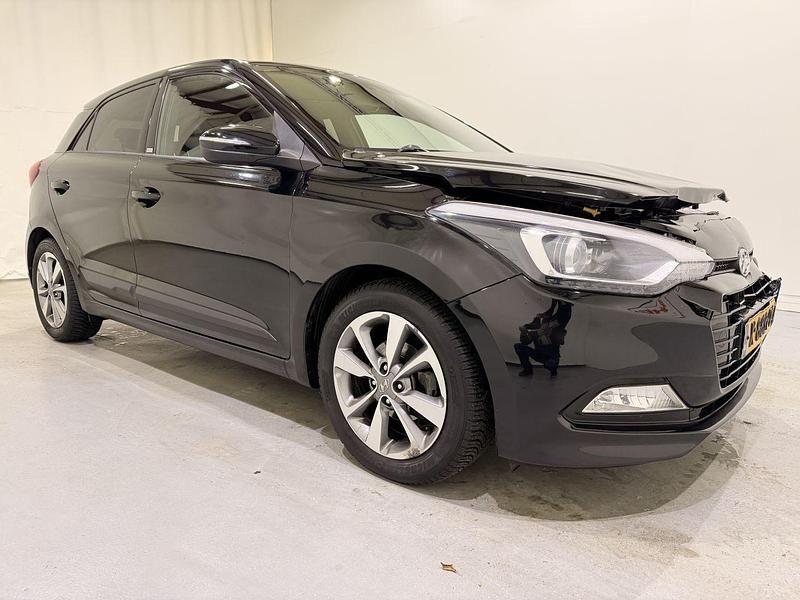 Zwart Occasion 2018 Hyundai i20 Passion Hatchback | € 5.400 - Afbeelding 1/4