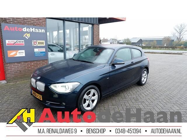 Blauw Gebruikt 2013 BMW 114 Sport Line Hatchback | € 6.995 (Eerlijke prijs) - Afbeelding 1/4