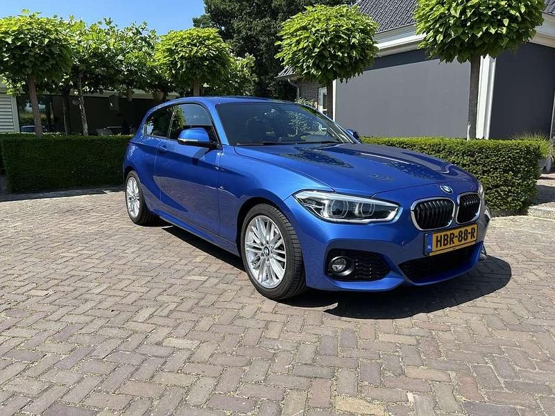 Blauw Gebruikt 2018 BMW 116 Executive Hatchback | € 12.950 (Eerlijke prijs) - Afbeelding 1/4