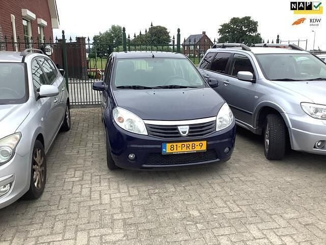 Blauw Gebruikt 2011 Dacia Sandero Lauréate Hatchback | € 2.450 (Eerlijke prijs) - Afbeelding 1/4
