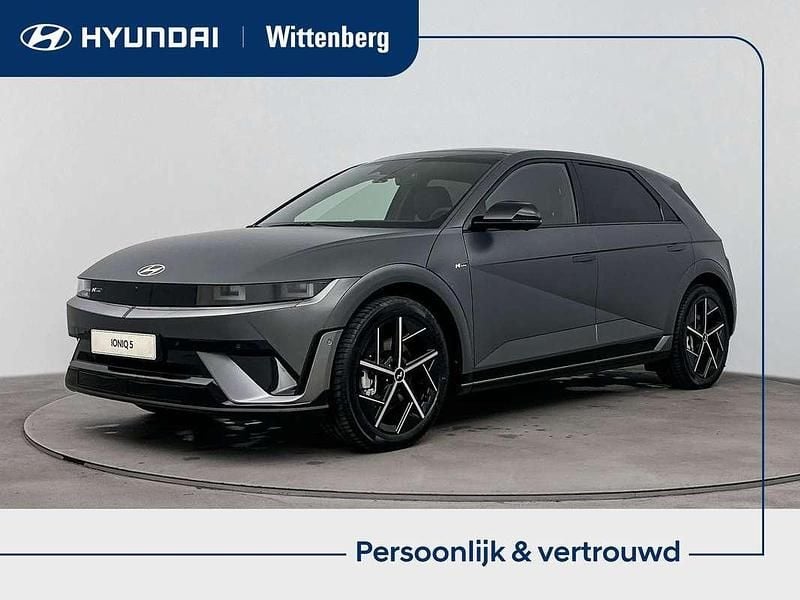Grijs Nieuw 2025 Hyundai Ioniq 6 Edition Sedan | € 49.090 (Iets duurder) - Afbeelding 1/4