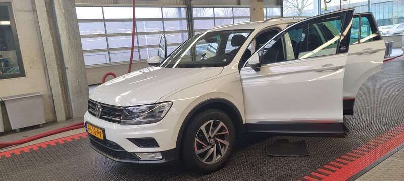 Wit Gebruikt 2017 VW Tiguan Sound SUV | € 18.500 (Iets duurder) - Afbeelding 1/4