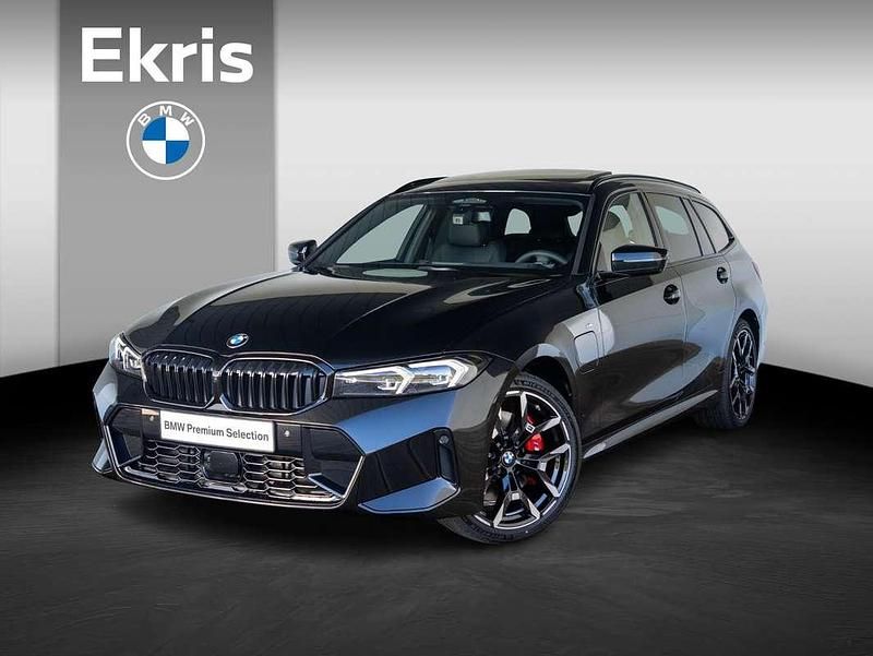 Zwart Gebruikt 2025 BMW 330e M Sport Stationwagen | € 79.900 - Afbeelding 1/4