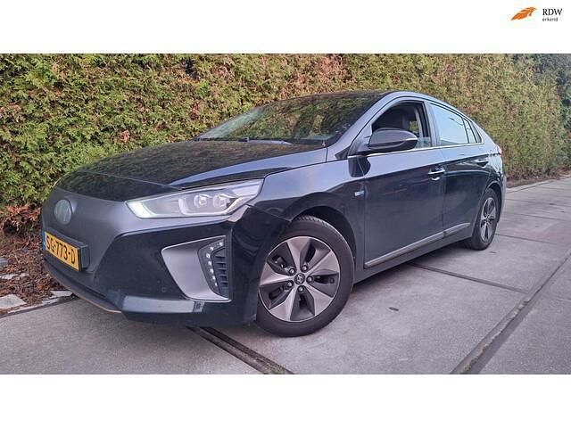 Zwart Occasion 2018 Hyundai Ioniq Premium Hatchback | € 9.900 - Afbeelding 1/4