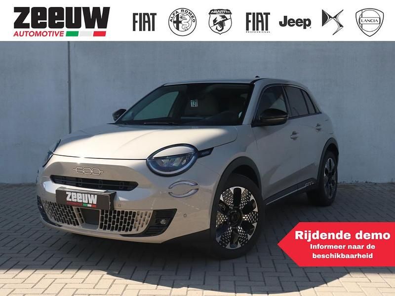 Grijs (metallic) Nieuw 2025 Fiat 600E La Prima SUV | € 37.450 - Afbeelding 1/4