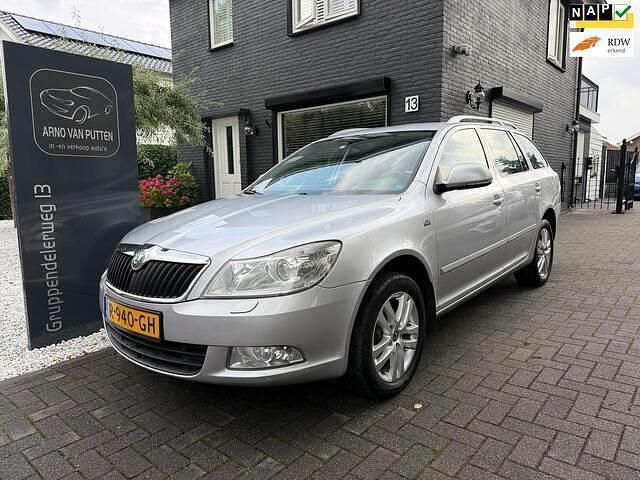 Grijs Gebruikt 2013 Skoda Octavia Stationwagen | € 8.800 (Iets duurder) - Afbeelding 1/4