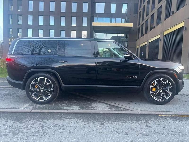 Zwart Gebruikt 2023 Rivian R1S SUV | € 74.000 - Afbeelding 1/4