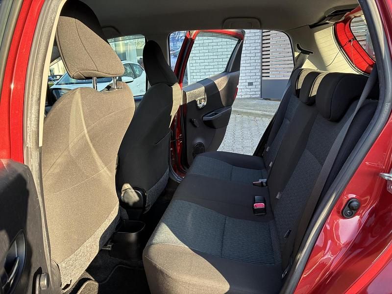 Occasion Toyota Yaris 99 PK (72 kW) 2012 Rood Hatchback