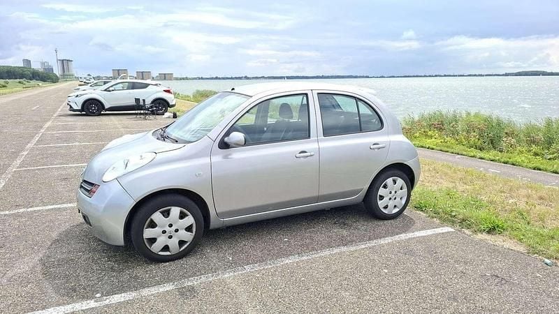 Grijs Gebruikt 2004 Nissan Micra Acenta Hatchback | € 2.500 (Eerlijke prijs) - Afbeelding 1/4