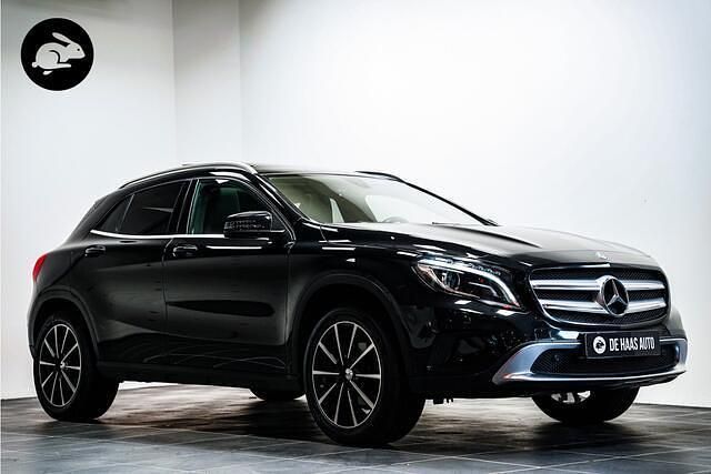 Zwart (metallic) Gebruikt 2016 Mercedes GLA180 Prestige SUV | € 18.900 (Eerlijke prijs) - Afbeelding 1/4