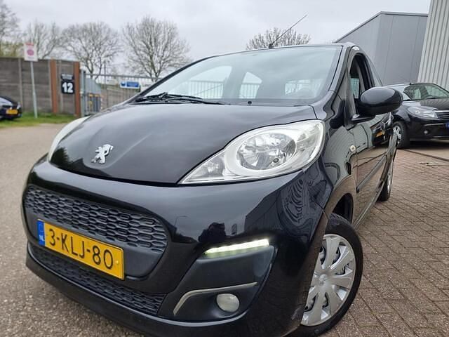Zwart Gebruikt 2013 Peugeot 107 Active Hatchback | € 2.950 (Iets duurder) - Afbeelding 1/4