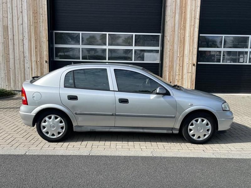 Grijs Gebruikt 2001 Opel Astra Hatchback | € 1.100 - Afbeelding 1/4