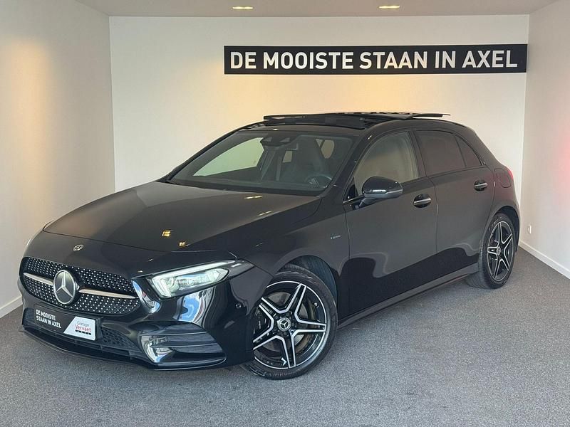 Zwart, metallic lak Gebruikt 2020 Mercedes A250 Business Hatchback | € 28.950 (Eerlijke prijs) - Afbeelding 1/4
