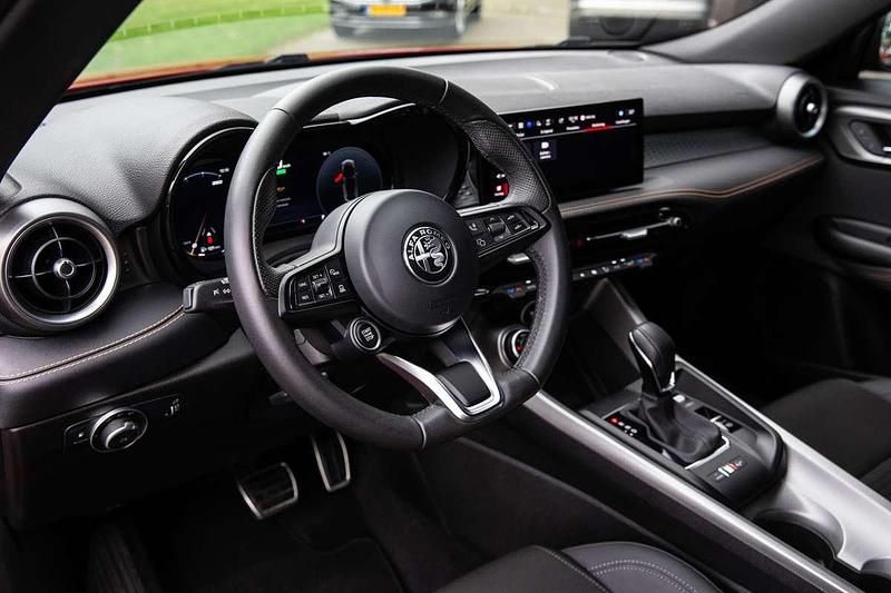 Occasion Alfa Romeo Tonale Sprint 308 PK (226 kW) 2024 Rood SUV