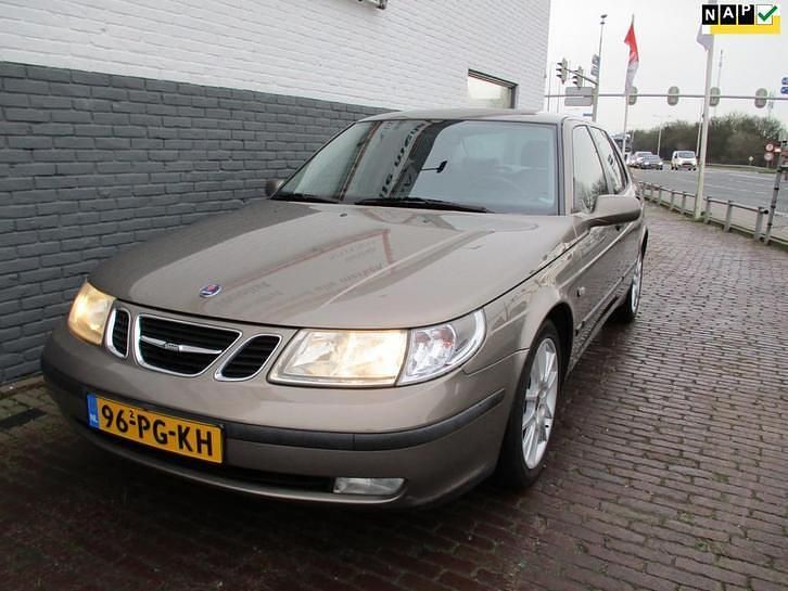 Grijs (metallic) Occasion 2004 Saab 9-5 Linear Sedan | € 4.950 (Eerlijke prijs) - Afbeelding 1/4